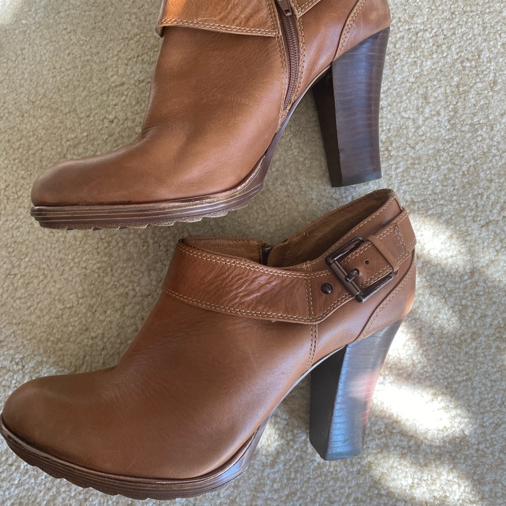 Sofft Heeled Brown Leather Bootie